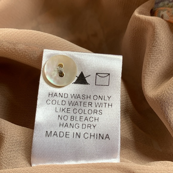 Dress Forum Los Angeles Long Sleeve Boho Top with front buttons - Picture 8 of 16